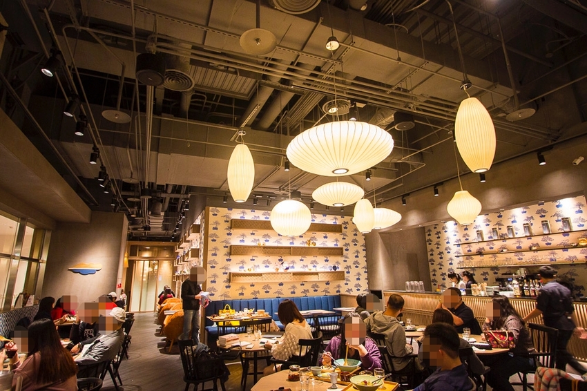 【台北景點】TSUTAYA BOOKSTORE｜蔦屋書店台北南港店～500坪大空間美麗書店，路易莎咖啡、WIRED CHAYA茶屋進駐