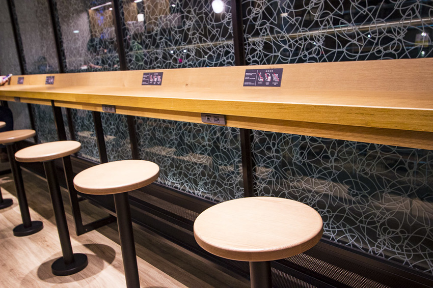 【台北景點】TSUTAYA BOOKSTORE｜蔦屋書店台北南港店～500坪大空間美麗書店，路易莎咖啡、WIRED CHAYA茶屋進駐