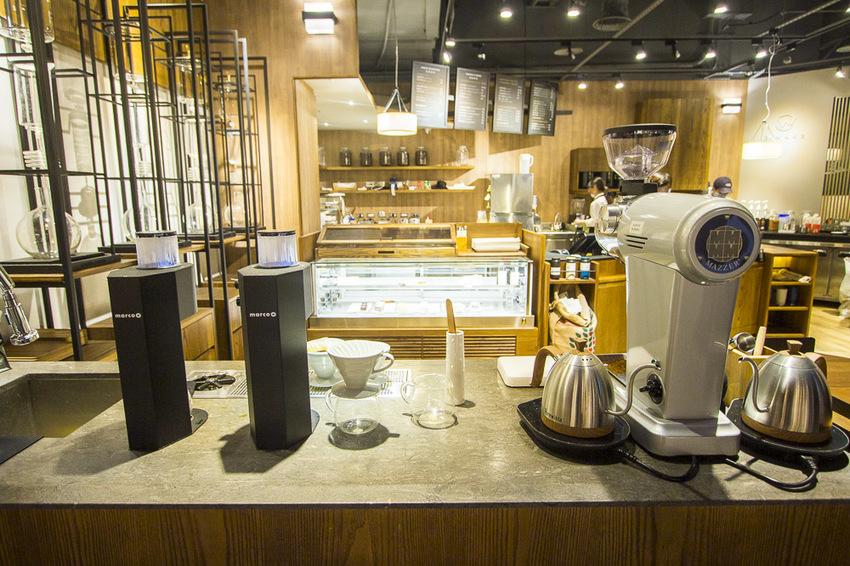 【台北景點】TSUTAYA BOOKSTORE｜蔦屋書店台北南港店～500坪大空間美麗書店，路易莎咖啡、WIRED CHAYA茶屋進駐