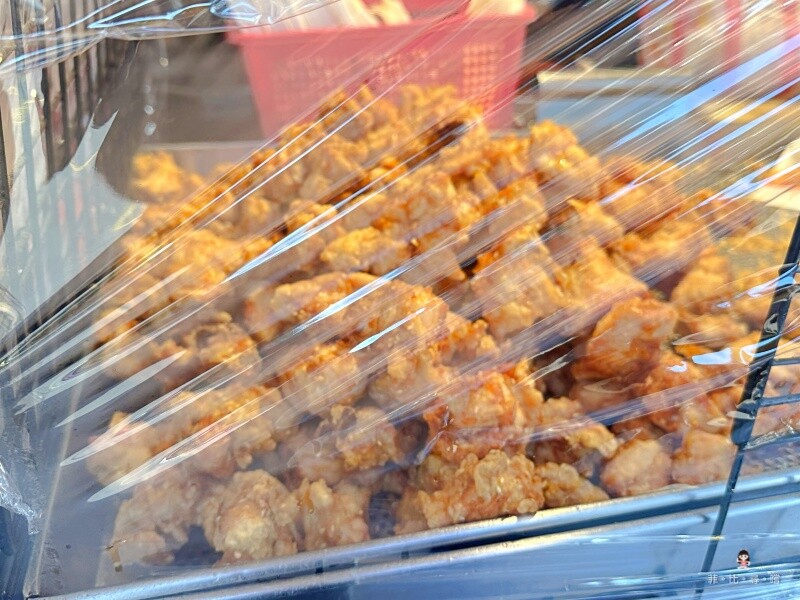 黃昏市場秒殺炸雞 上等雞肉外酥內多汁 雞翅山太邪惡啦！