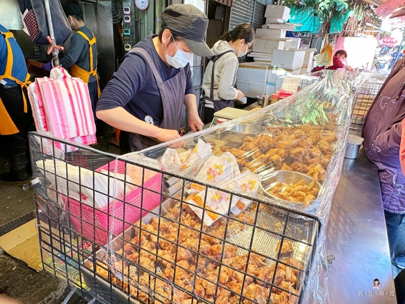 黃昏市場秒殺炸雞 上等雞肉外酥內多汁 雞翅山太邪惡啦！