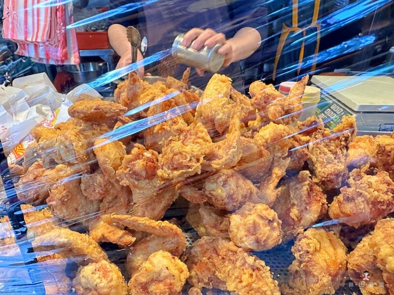 黃昏市場秒殺炸雞 上等雞肉外酥內多汁 雞翅山太邪惡啦！