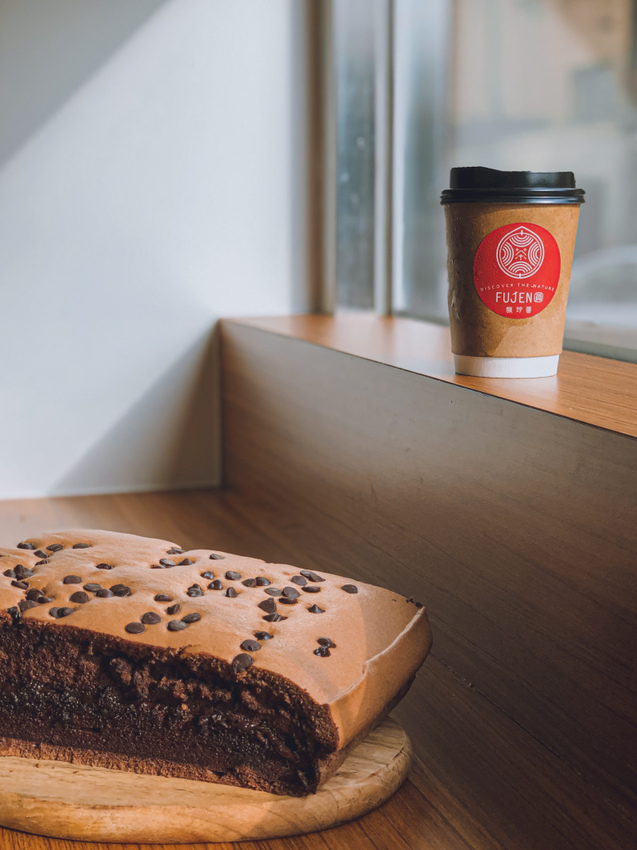 馥珍圓推薦 台北下午茶手搖店 巧克力古早味蛋糕 新鮮出爐 | sansan小矮人走跳日記