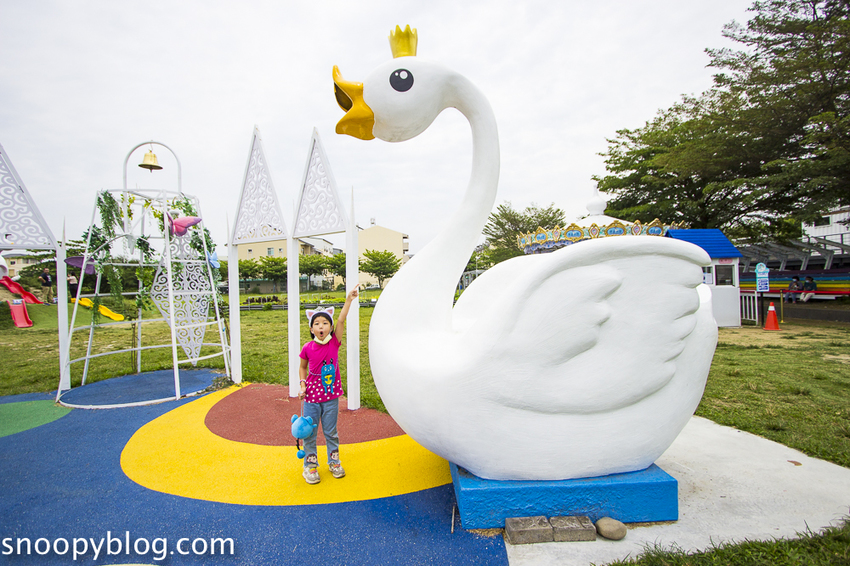 【雲林景點】斗六親子景點｜鵝童樂園～免門票好好拍，旋轉飛天鵝、飛天鵝溜滑梯、兒童戲沙池、愛鵝樂親子餐廳
