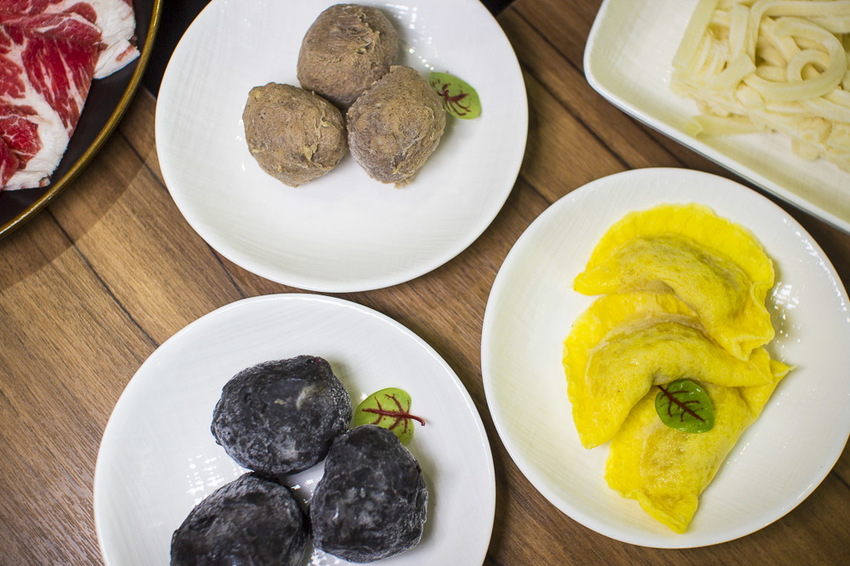 【台北美食】松山南京三民火鍋｜原火鍋Yuan Hot Pot～松山網美火鍋店，使用天然食材、吃得到食物的原始鮮味