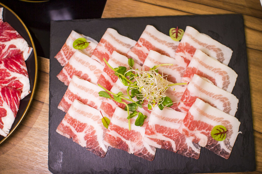 【台北美食】松山南京三民火鍋｜原火鍋Yuan Hot Pot～松山網美火鍋店，使用天然食材、吃得到食物的原始鮮味