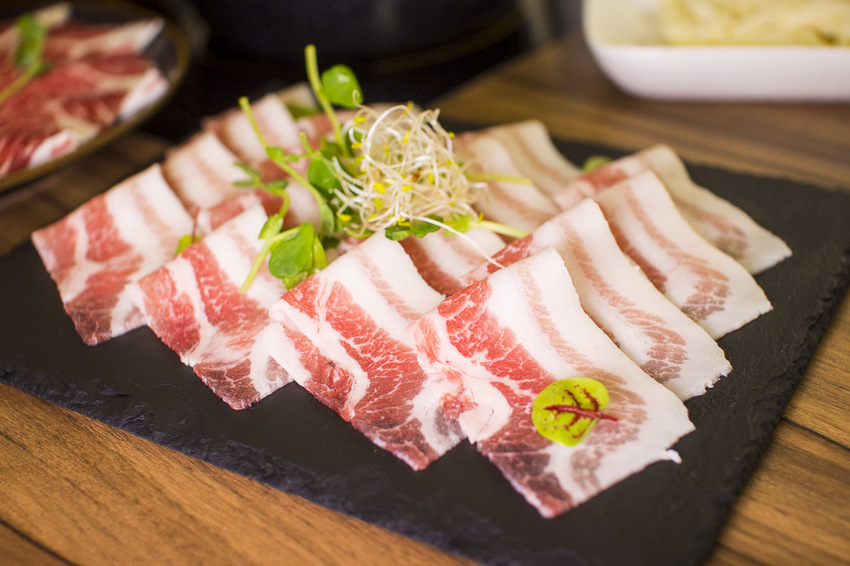 【台北美食】松山南京三民火鍋｜原火鍋Yuan Hot Pot～松山網美火鍋店，使用天然食材、吃得到食物的原始鮮味