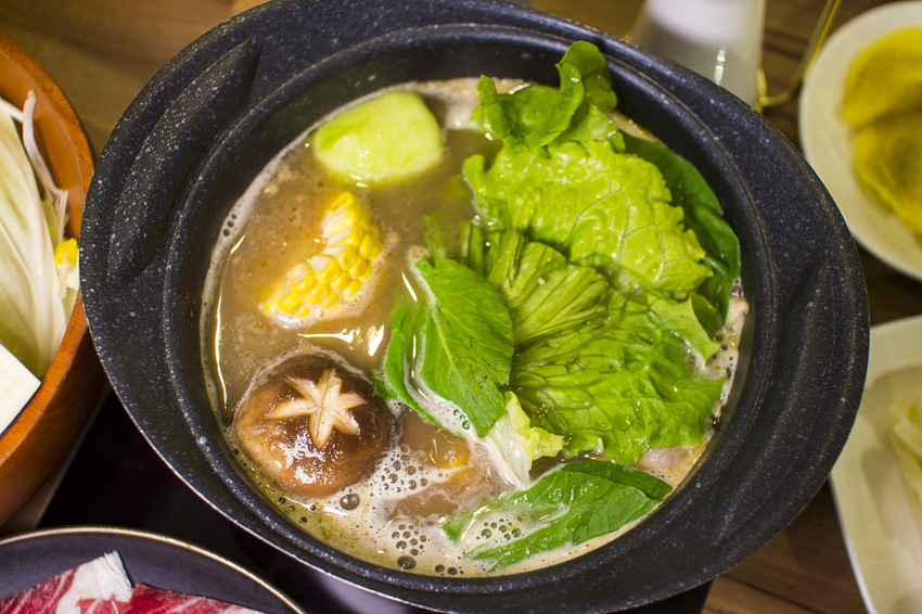 【台北美食】松山南京三民火鍋｜原火鍋Yuan Hot Pot～松山網美火鍋店，使用天然食材、吃得到食物的原始鮮味