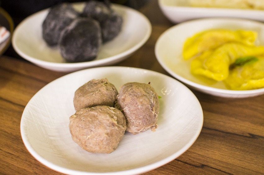 【台北美食】松山南京三民火鍋｜原火鍋Yuan Hot Pot～松山網美火鍋店，使用天然食材、吃得到食物的原始鮮味