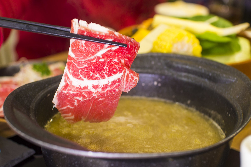 【台北美食】松山南京三民火鍋｜原火鍋Yuan Hot Pot～松山網美火鍋店，使用天然食材、吃得到食物的原始鮮味