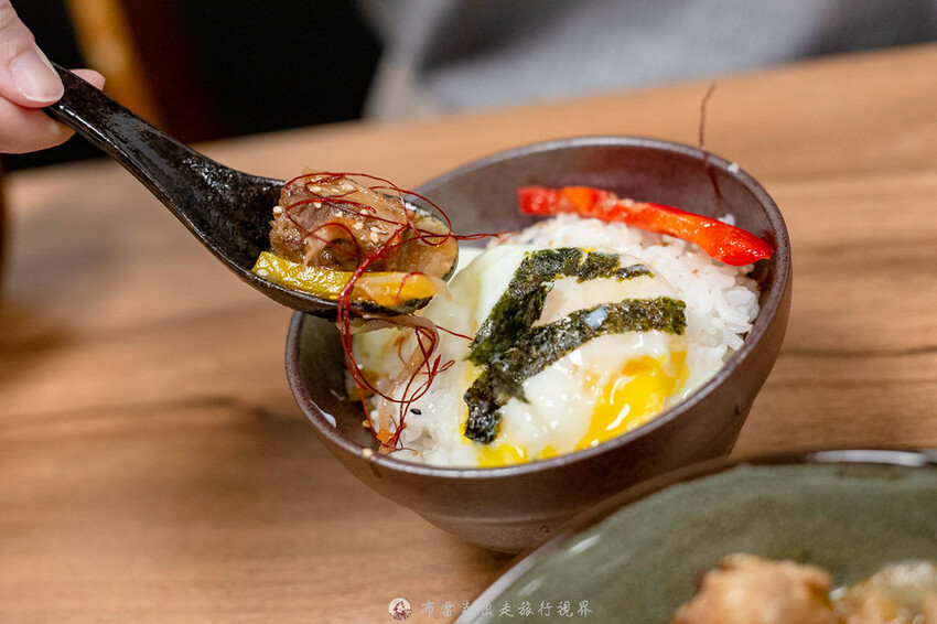 藏在巷弄的生魚片丼飯，附的味噌湯裡的魚肉也太多了，有夠便宜也有夠好吃｜布雷克出走旅行視界