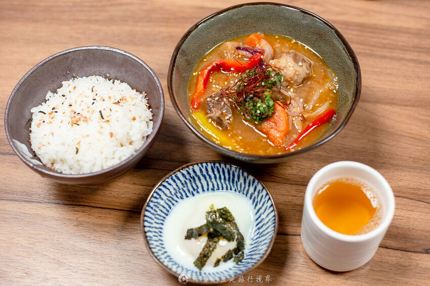 藏在巷弄的生魚片丼飯，附的味噌湯裡的魚肉也太多了，有夠便宜也有夠好吃｜布雷克出走旅行視界