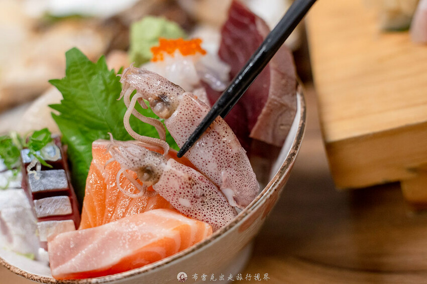 藏在巷弄的生魚片丼飯，附的味噌湯裡的魚肉也太多了，有夠便宜也有夠好吃｜布雷克出走旅行視界