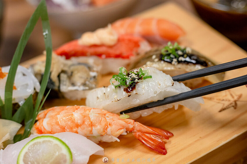 藏在巷弄的生魚片丼飯，附的味噌湯裡的魚肉也太多了，有夠便宜也有夠好吃｜布雷克出走旅行視界