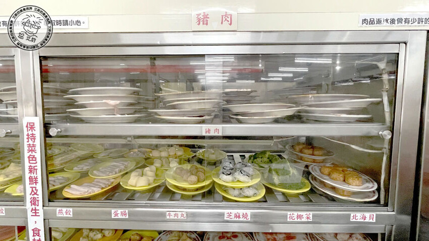 台北市松山區【 台北石頭火鍋 】不愧是40年老店在google評論上4千多則竟然還有4.2顆星的高分，只要冷氣夠強夏天吃爆炒鍋