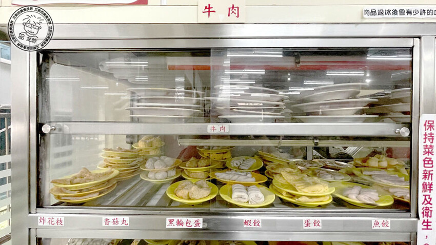 台北市松山區【 台北石頭火鍋 】不愧是40年老店在google評論上4千多則竟然還有4.2顆星的高分，只要冷氣夠強夏天吃爆炒鍋