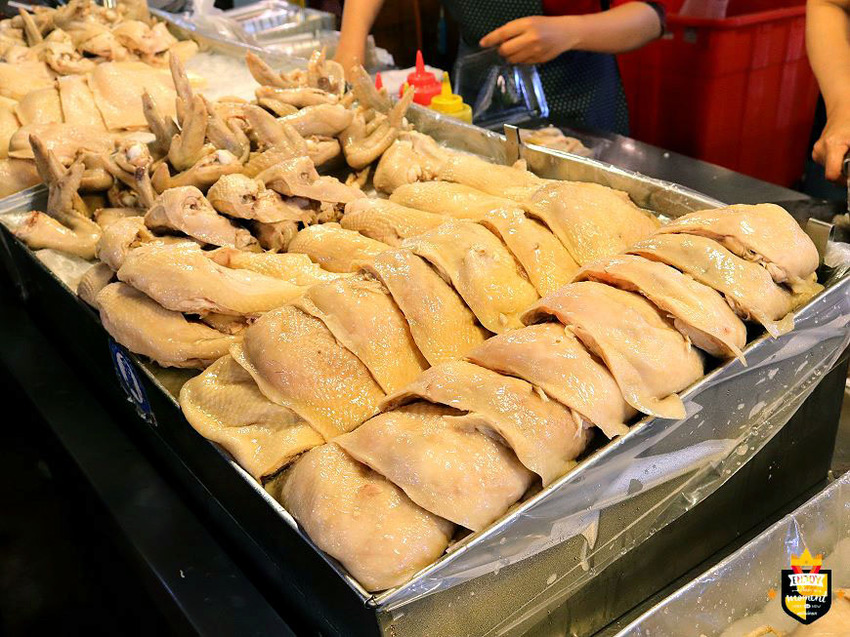 台南油雞醉雞／隱身黃昏市場10多年／選用當天現宰土雞／每日限量只賣3.5小時／生意好到手都沒停過／不到2小時秒殺完售