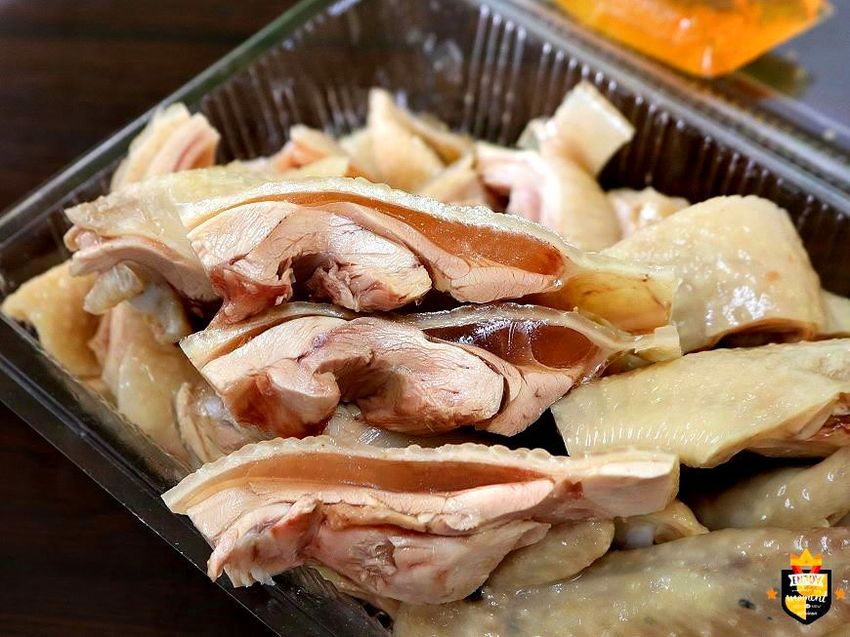 台南油雞醉雞／隱身黃昏市場10多年／選用當天現宰土雞／每日限量只賣3.5小時／生意好到手都沒停過／不到2小時秒殺完售