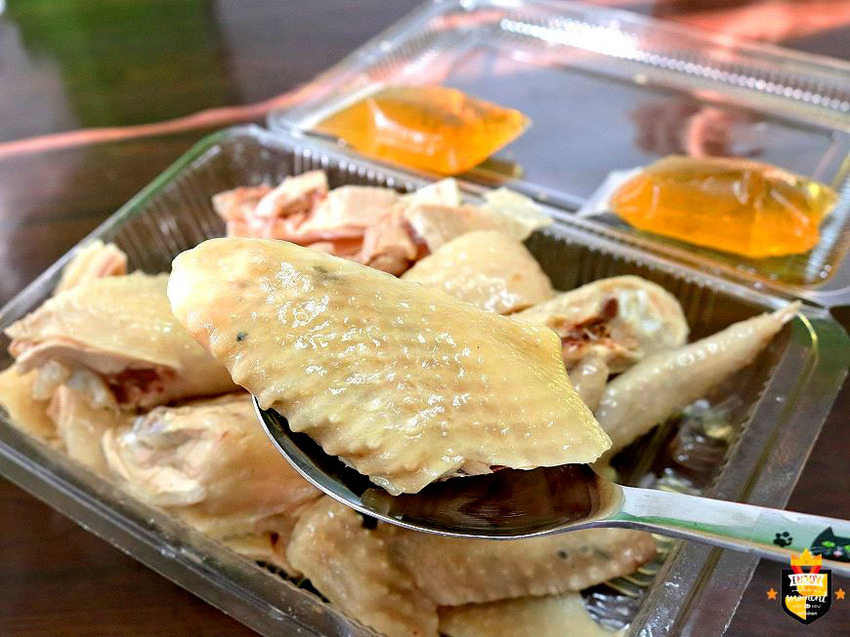 台南油雞醉雞／隱身黃昏市場10多年／選用當天現宰土雞／每日限量只賣3.5小時／生意好到手都沒停過／不到2小時秒殺完售