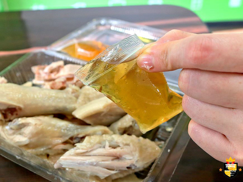 台南油雞醉雞／隱身黃昏市場10多年／選用當天現宰土雞／每日限量只賣3.5小時／生意好到手都沒停過／不到2小時秒殺完售