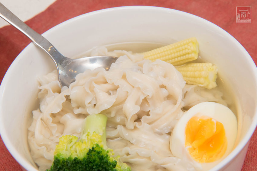 【台南美食】農會出產品質保證|寬版鹽水意麵就要吃這家|鹽水限定帥哥番茄果乾|日曬乾燥保存容易|大人小孩都愛吃~~鹽水日曬意麵、鹽水鹽地帥哥番茄 - 南人幫