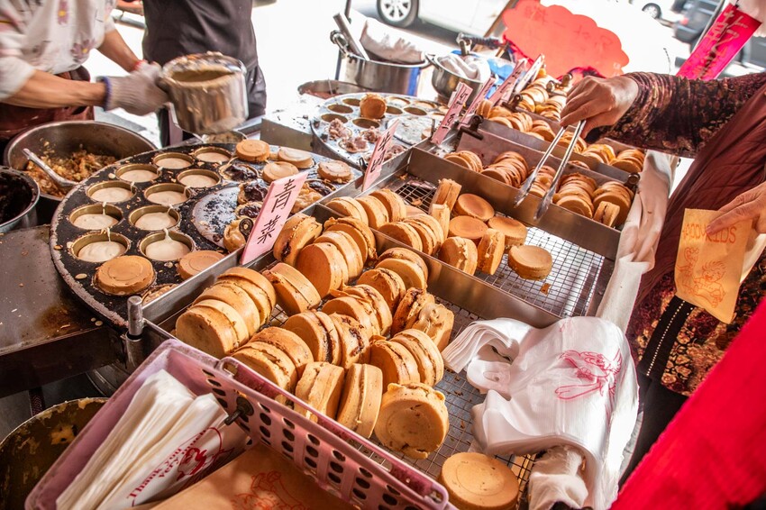 嘉義街邊8元爆餡紅豆餅 #陳媽媽紅豆餅/ WalkerLand窩客島整理提供 未經許可不可轉載 嘉義街邊8元爆餡紅豆餅 #陳媽媽紅豆餅/ WalkerLand窩客島整理提供 未經許可不可轉載