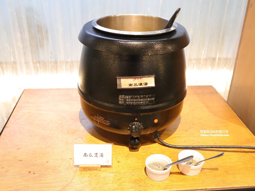 全台最多花旗木包圍的美濃  蝶舞澗  豪華露營帳篷一泊三食在地食材