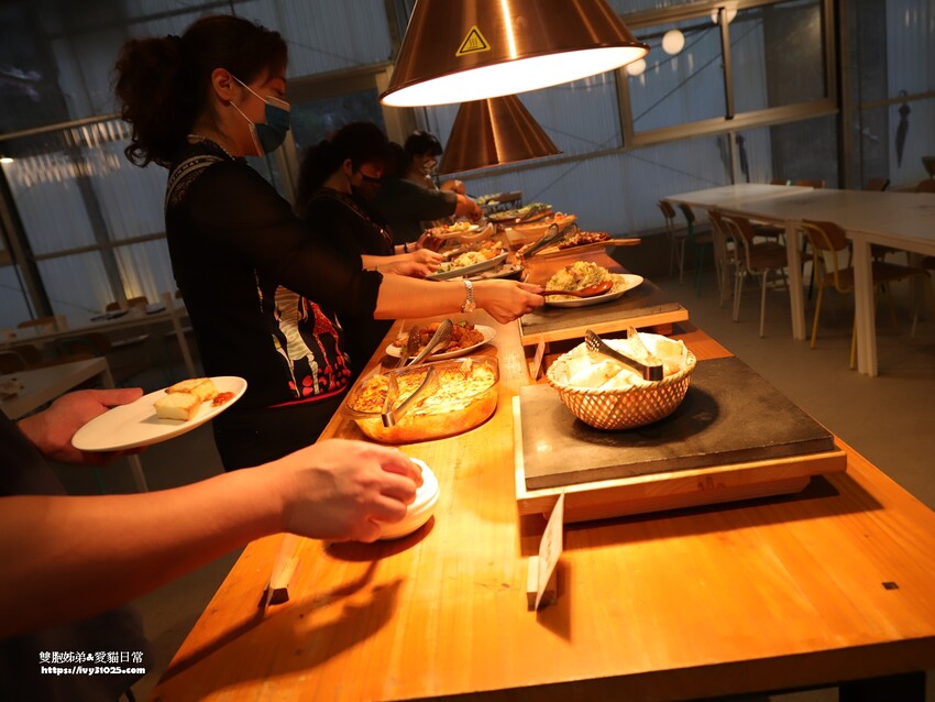 全台最多花旗木包圍的美濃  蝶舞澗  豪華露營帳篷一泊三食在地食材