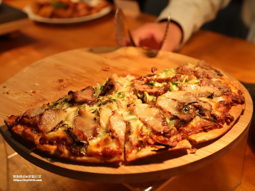 全台最多花旗木包圍的美濃  蝶舞澗  豪華露營帳篷一泊三食在地食材