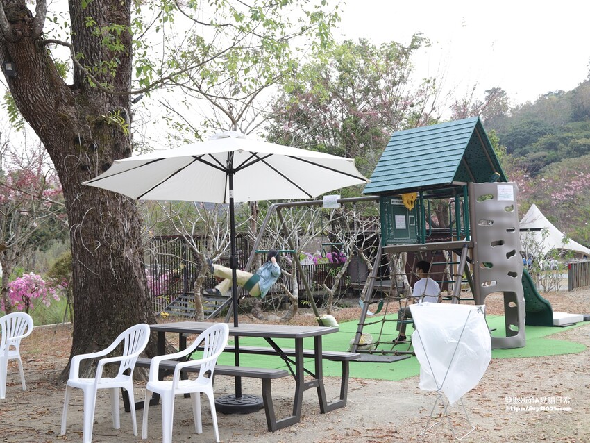 全台最多花旗木包圍的美濃  蝶舞澗  豪華露營帳篷一泊三食在地食材