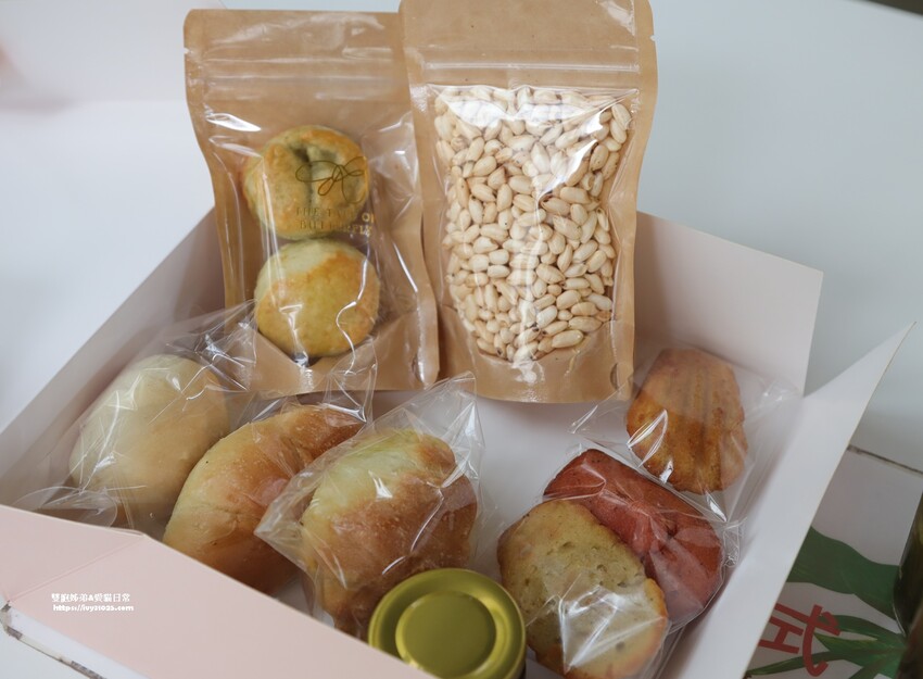 全台最多花旗木包圍的美濃  蝶舞澗  豪華露營帳篷一泊三食在地食材