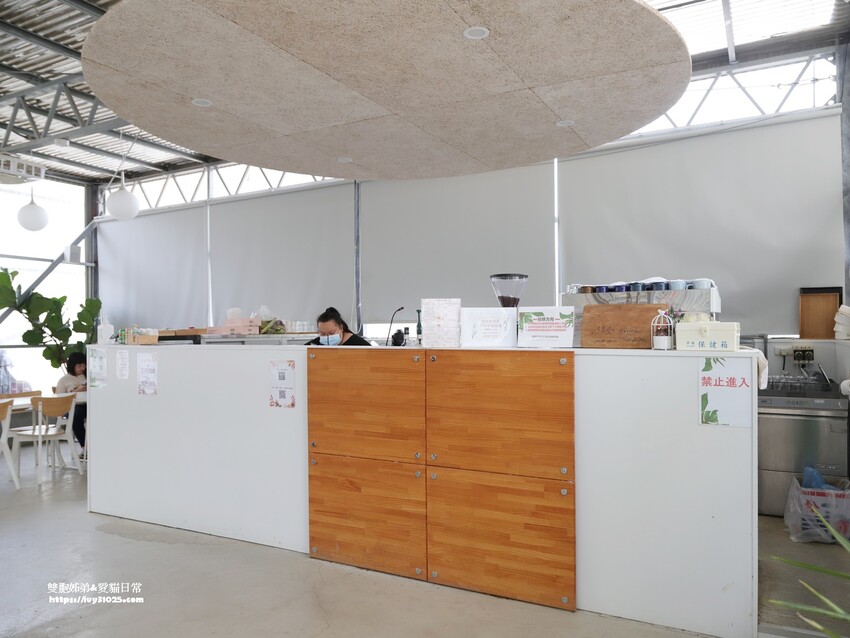 全台最多花旗木包圍的美濃  蝶舞澗  豪華露營帳篷一泊三食在地食材