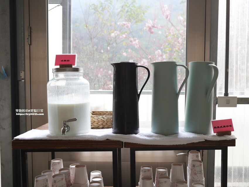 全台最多花旗木包圍的美濃  蝶舞澗  豪華露營帳篷一泊三食在地食材