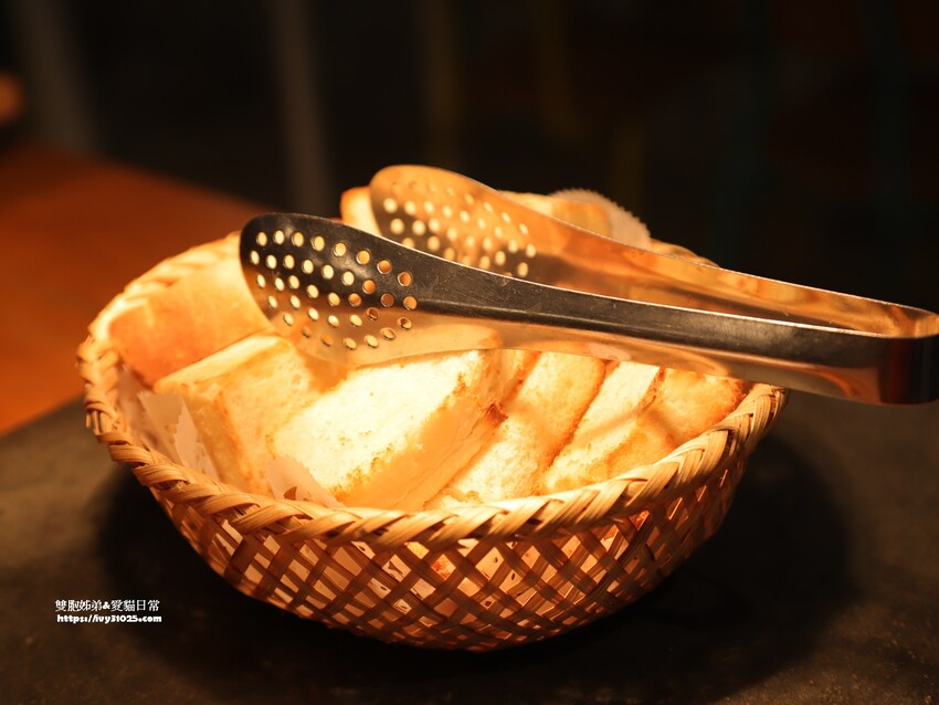 全台最多花旗木包圍的美濃  蝶舞澗  豪華露營帳篷一泊三食在地食材