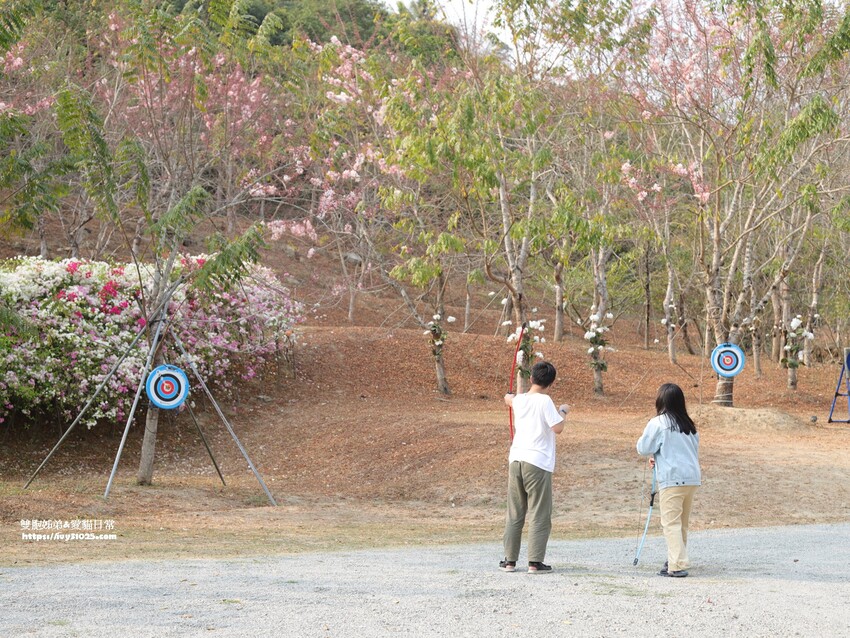 全台最多花旗木包圍的美濃  蝶舞澗  豪華露營帳篷一泊三食在地食材