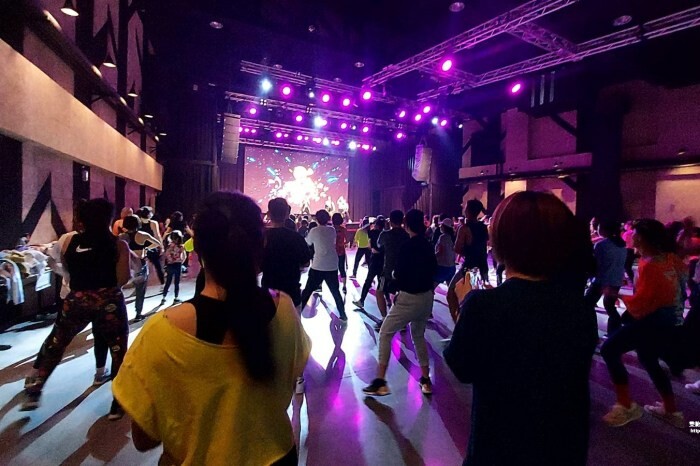 全台最多花旗木包圍的美濃  蝶舞澗  豪華露營帳篷一泊三食在地食材