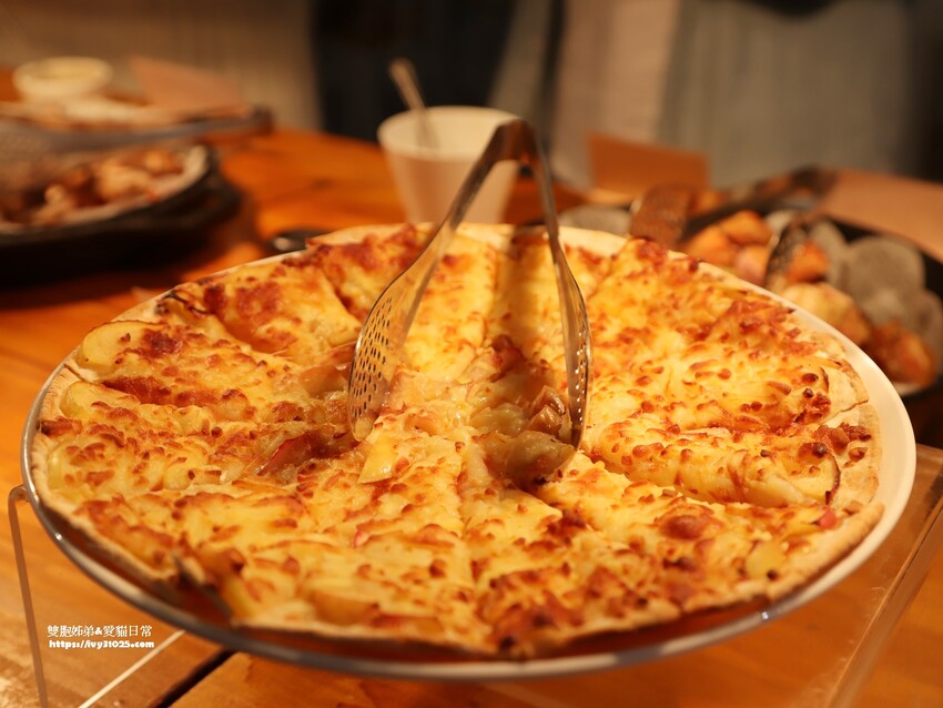 全台最多花旗木包圍的美濃  蝶舞澗  豪華露營帳篷一泊三食在地食材