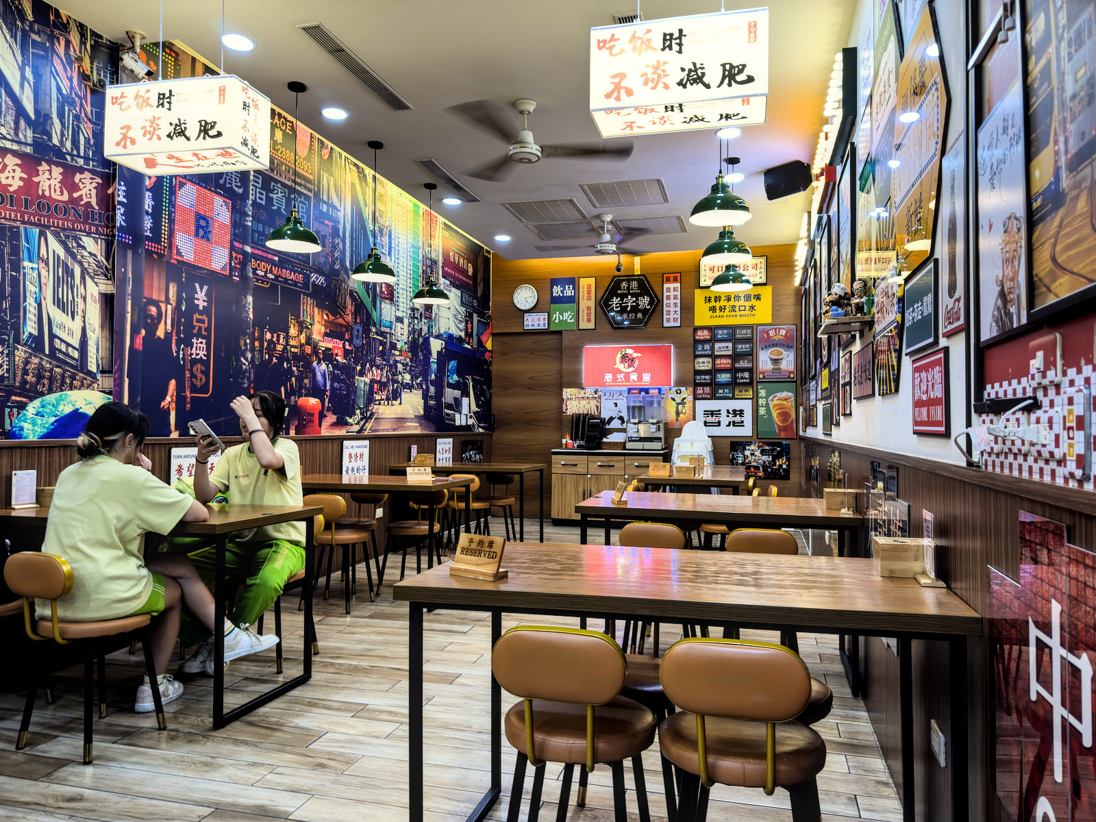 高雄平價港式料理推薦!饕煲港式食堂必吃百元煲仔飯、腸粉,一秒到香港。