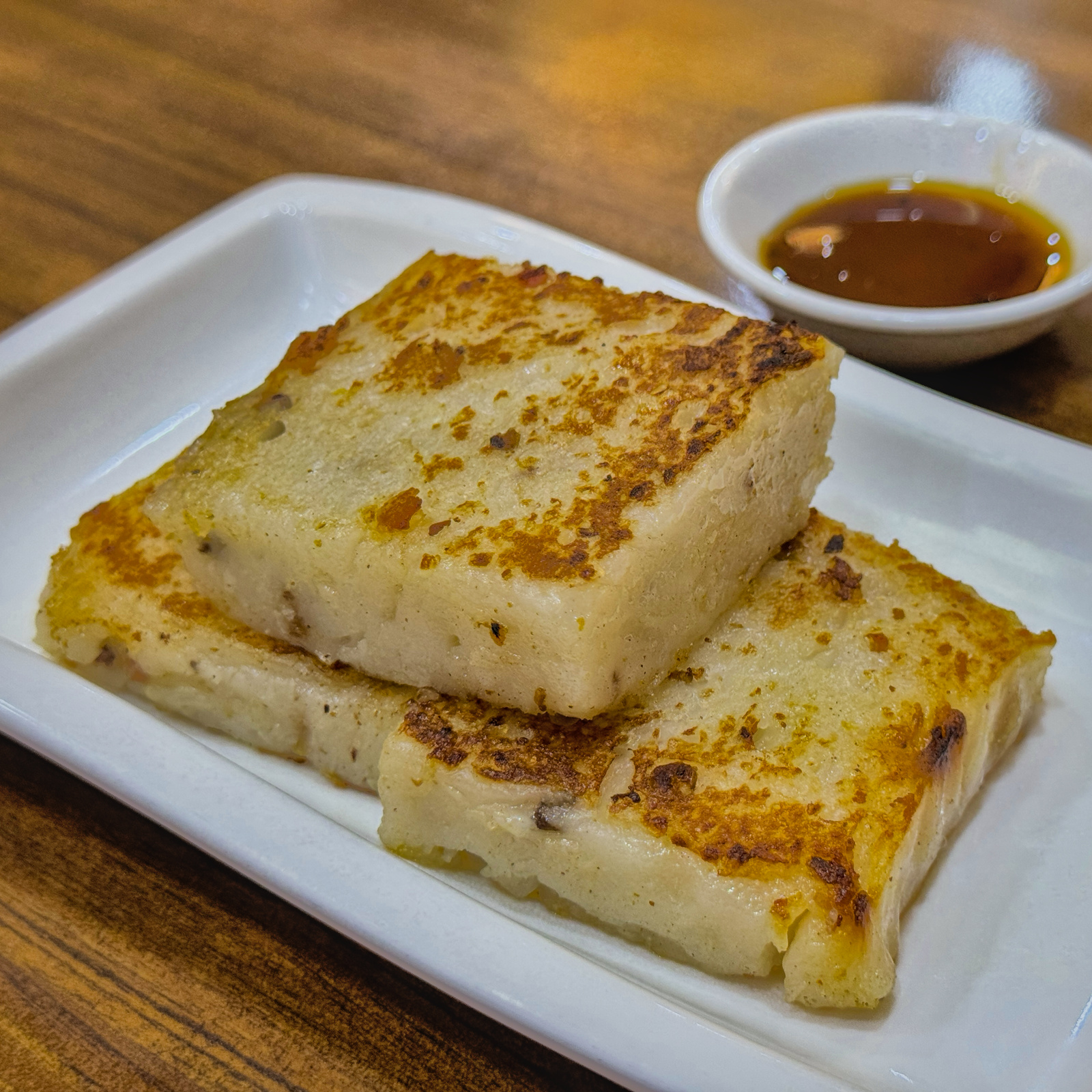 高雄平價港式料理推薦!饕煲港式食堂必吃百元煲仔飯、腸粉,一秒到香港。