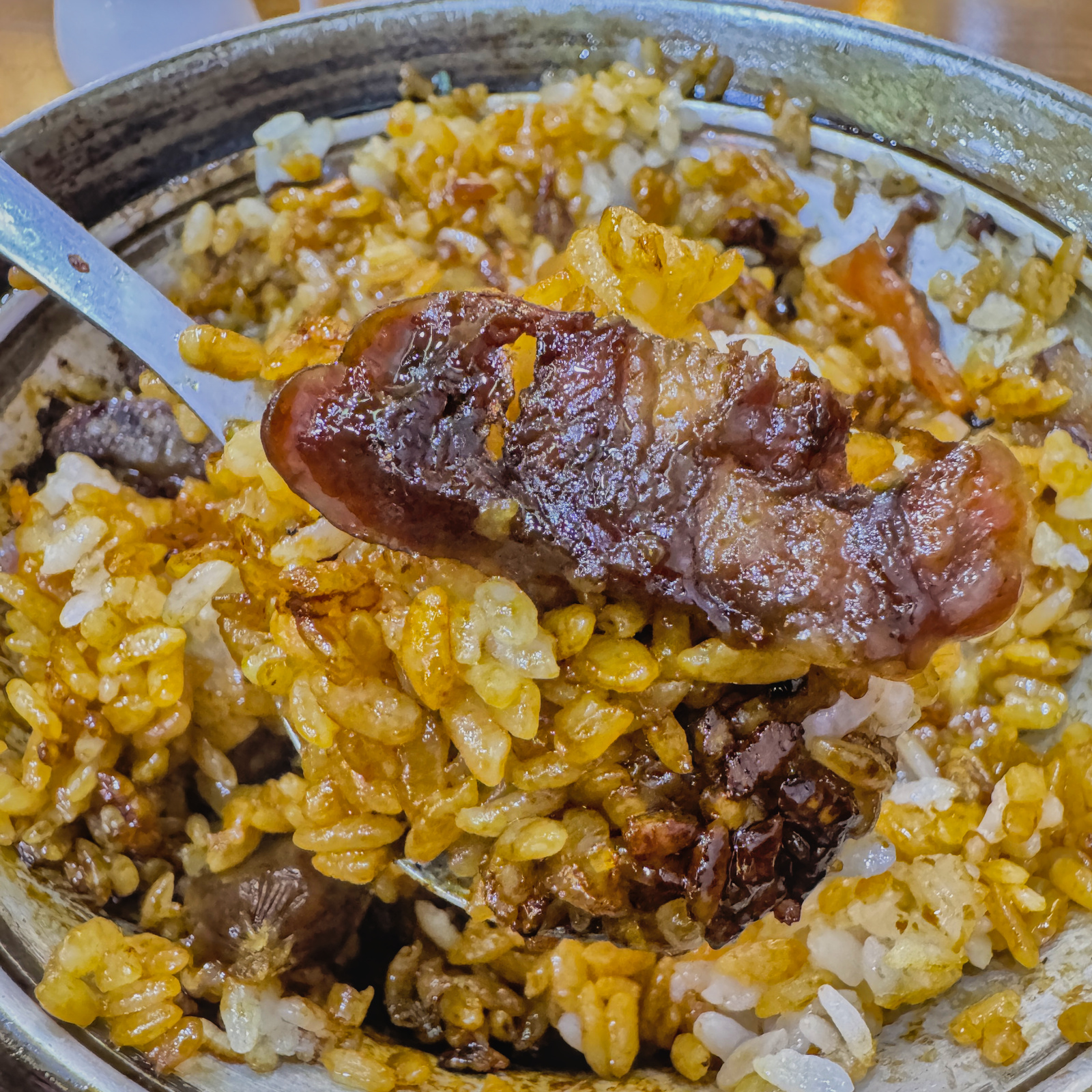 高雄平價港式料理推薦!饕煲港式食堂必吃百元煲仔飯、腸粉,一秒到香港。