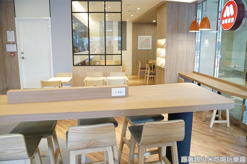 新竹機器人送餐就在摩斯漢堡遠東sogo新竹店！(營業時間地址電話) - 跟著踢小米吃喝玩樂趣