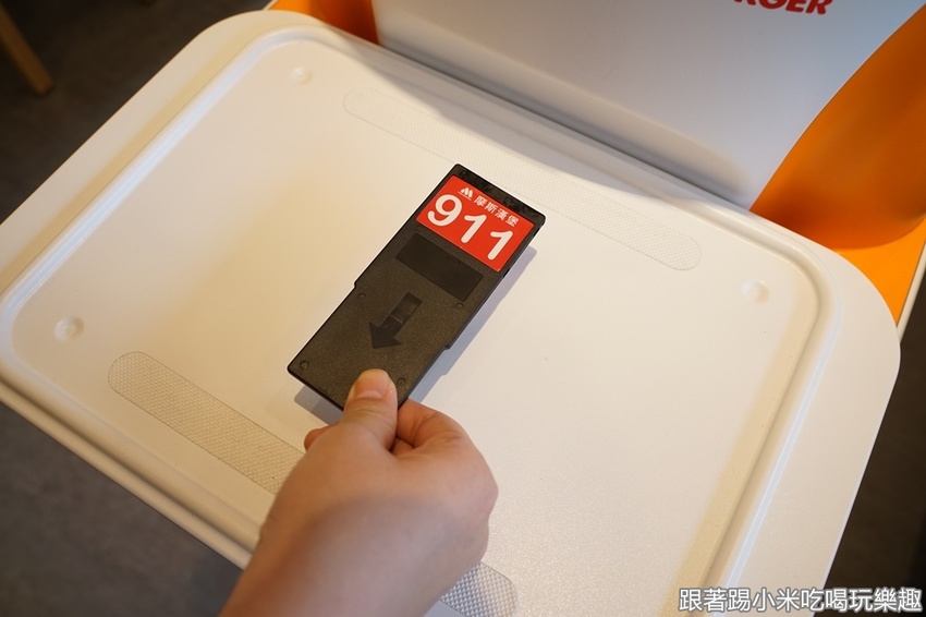 新竹機器人送餐就在摩斯漢堡遠東sogo新竹店！(營業時間地址電話) - 跟著踢小米吃喝玩樂趣