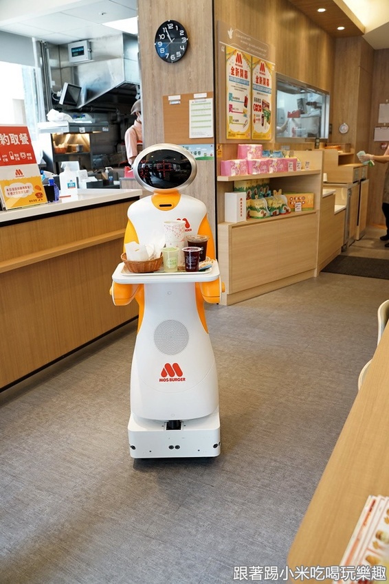 新竹機器人送餐就在摩斯漢堡遠東sogo新竹店！(營業時間地址電話) - 跟著踢小米吃喝玩樂趣