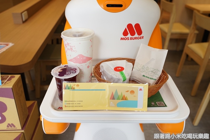 新竹機器人送餐就在摩斯漢堡遠東sogo新竹店！(營業時間地址電話) - 跟著踢小米吃喝玩樂趣