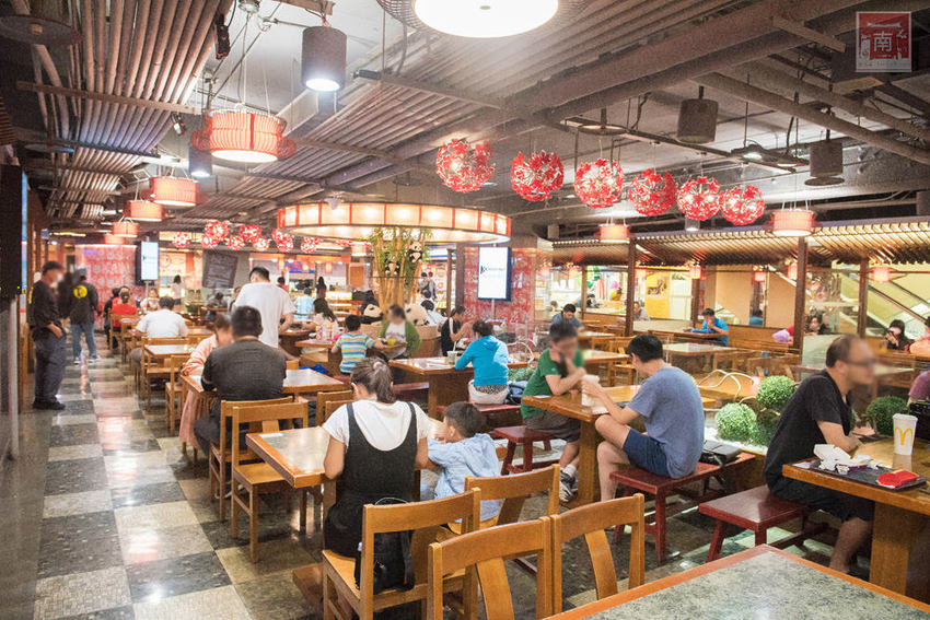 【台南美食】傳承日本手藝蛋包飯|蔬果熬煮咖哩醬|台南蛋包飯專賣店|台南大遠百美食街美食~~卯太郎食堂蛋包飯 - 南人幫