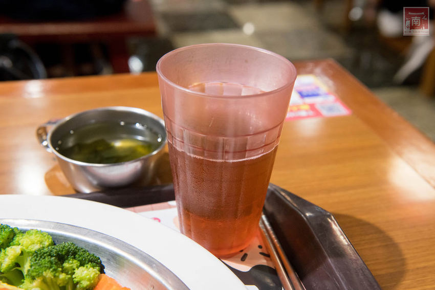 【台南美食】傳承日本手藝蛋包飯|蔬果熬煮咖哩醬|台南蛋包飯專賣店|台南大遠百美食街美食~~卯太郎食堂蛋包飯 - 南人幫