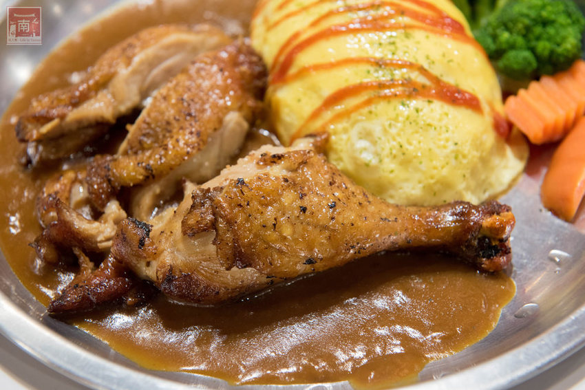 【台南美食】傳承日本手藝蛋包飯|蔬果熬煮咖哩醬|台南蛋包飯專賣店|台南大遠百美食街美食~~卯太郎食堂蛋包飯 - 南人幫