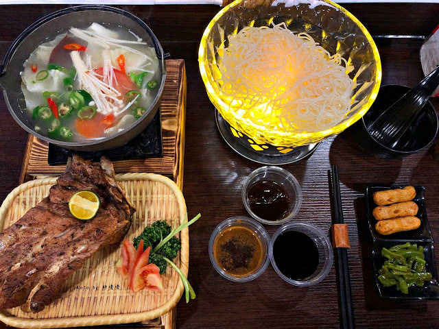 【台中 南屯】水流道-台式水流麵👉$199流水麵吃到飽,+$30搭主餐很划算,麵條有三種醬料,口味看個人喜好,好玩有趣成分居多!