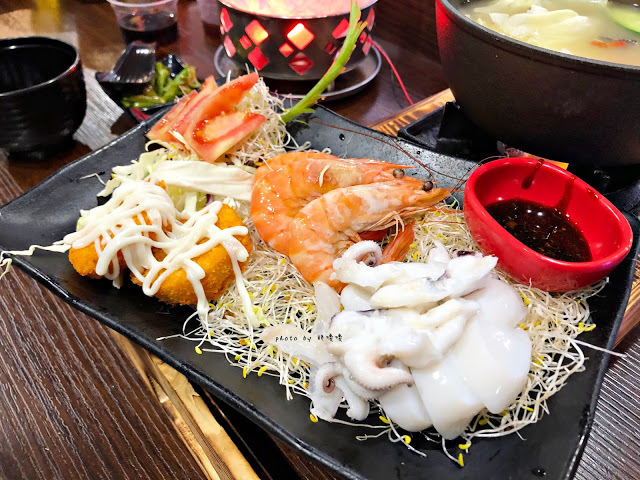 【台中 南屯】水流道-台式水流麵👉$199流水麵吃到飽,+$30搭主餐很划算,麵條有三種醬料,口味看個人喜好,好玩有趣成分居多!