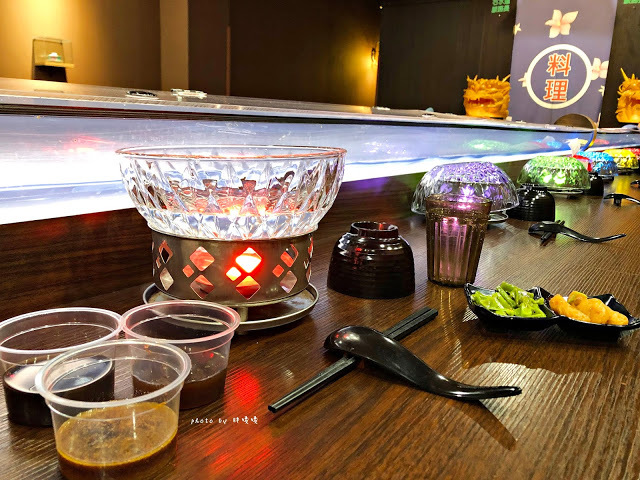 【台中 南屯】水流道-台式水流麵👉$199流水麵吃到飽,+$30搭主餐很划算,麵條有三種醬料,口味看個人喜好,好玩有趣成分居多!